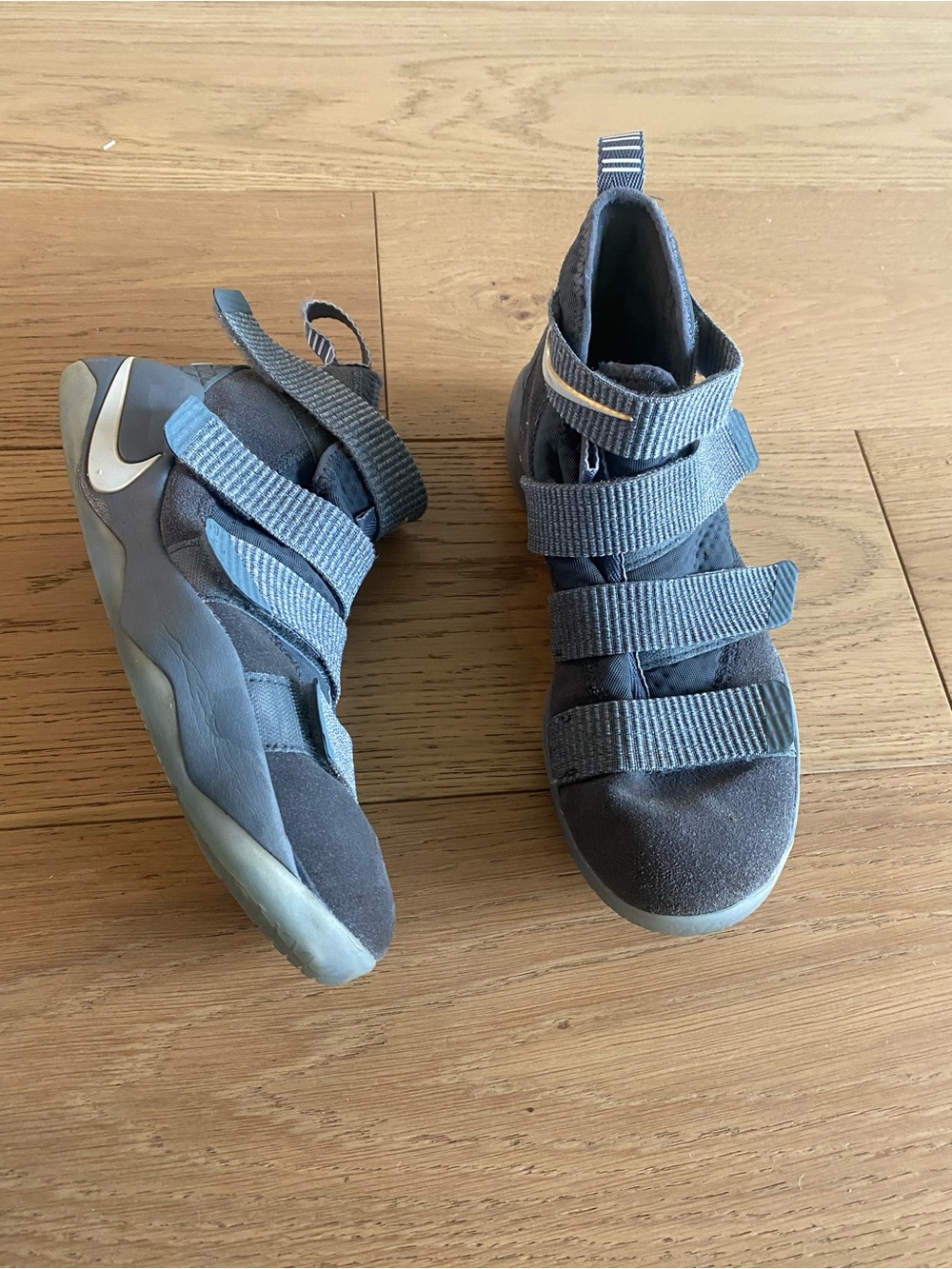 Nike LeBron Soldier 11 Basketball Sneakers